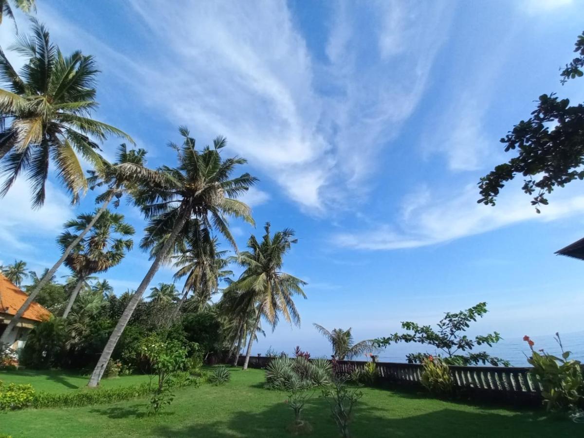 Bali North Beach B&B Tianyar Esterno foto