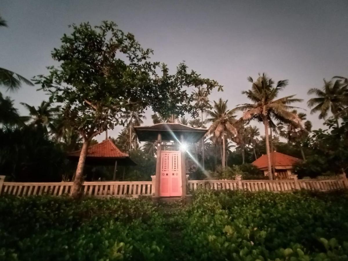 Bali North Beach B&B Tianyar Esterno foto