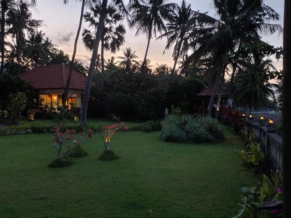 Bali North Beach B&B Tianyar Esterno foto