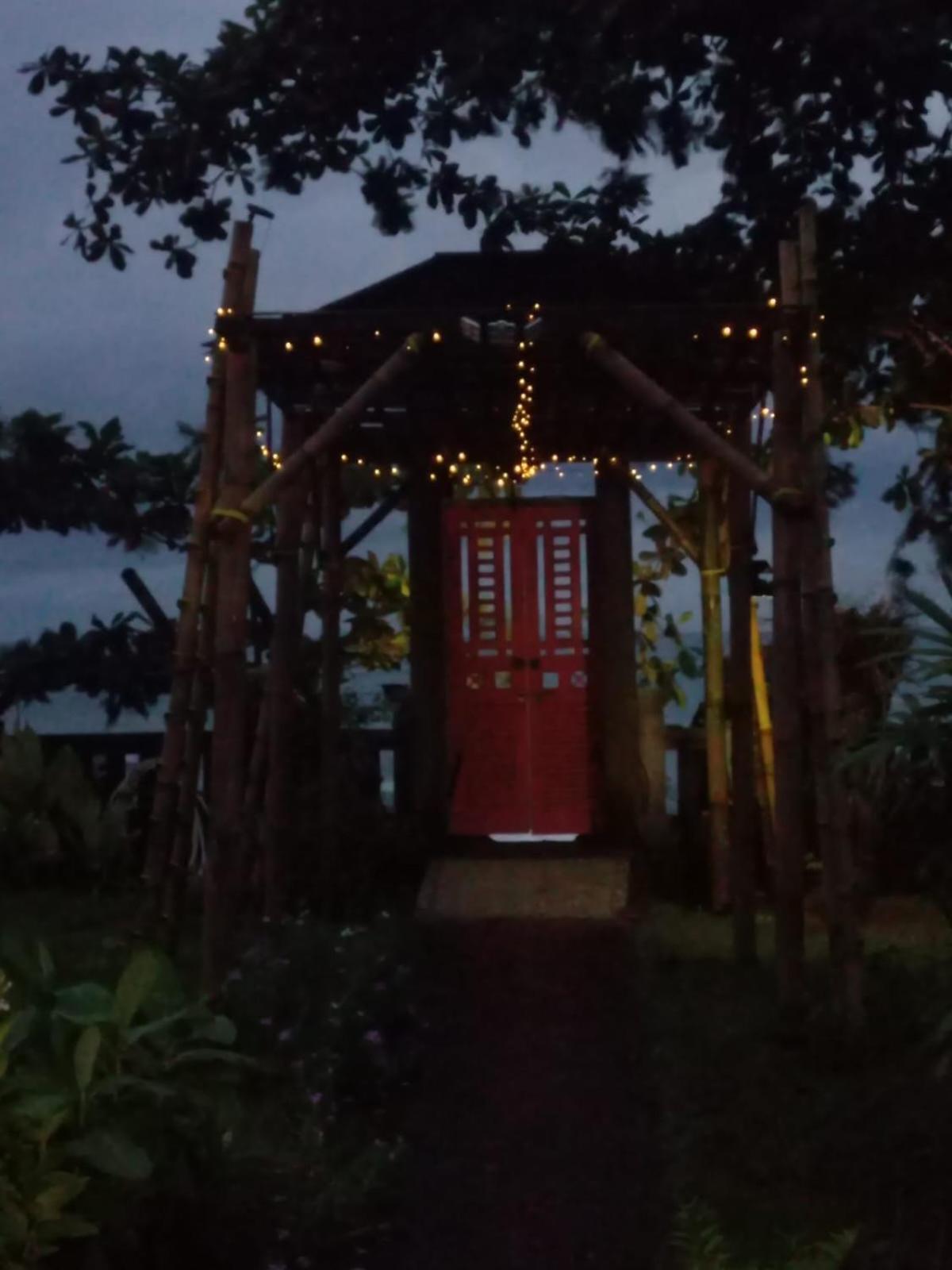 Bali North Beach B&B Tianyar Esterno foto