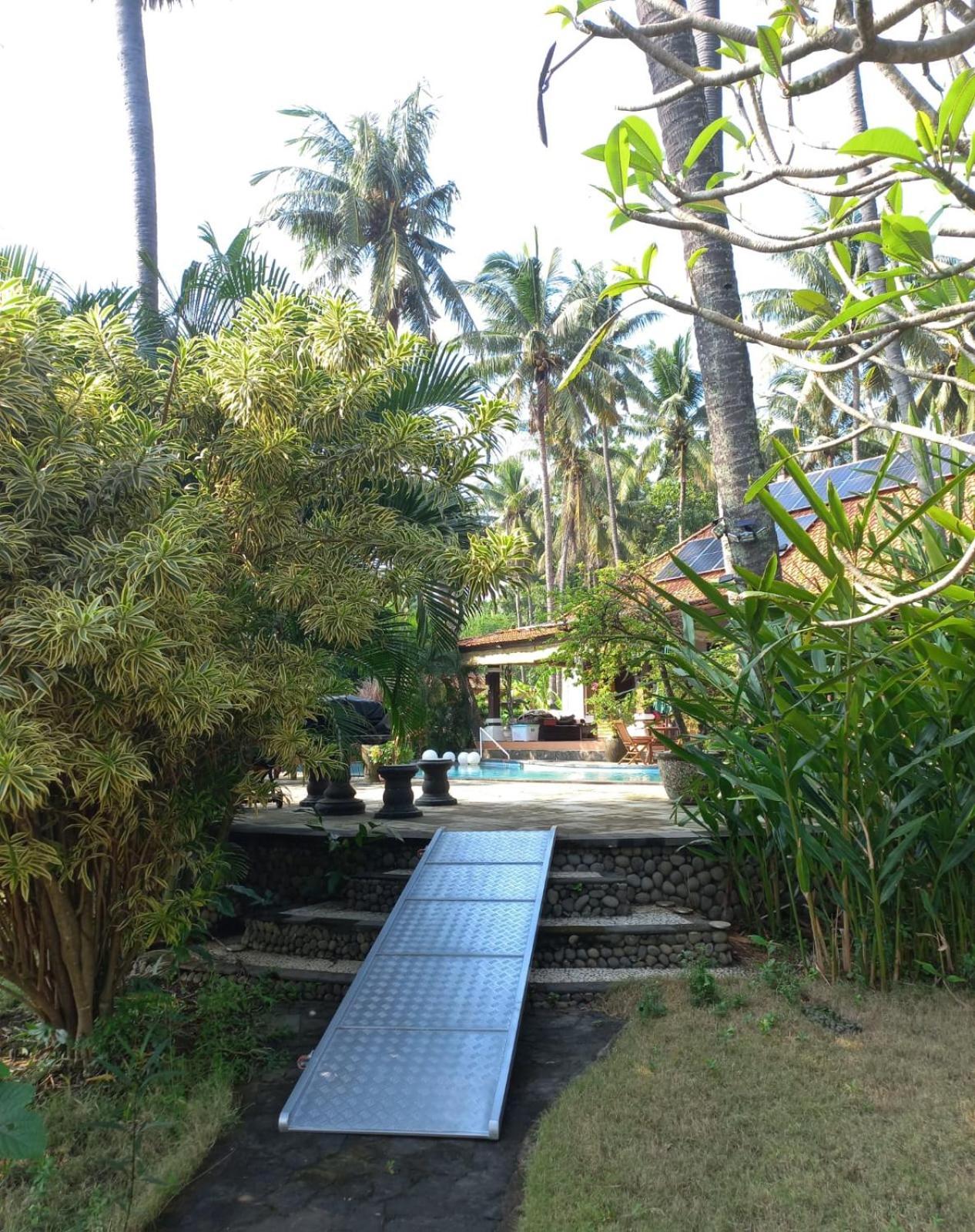 Bali North Beach B&B Tianyar Esterno foto