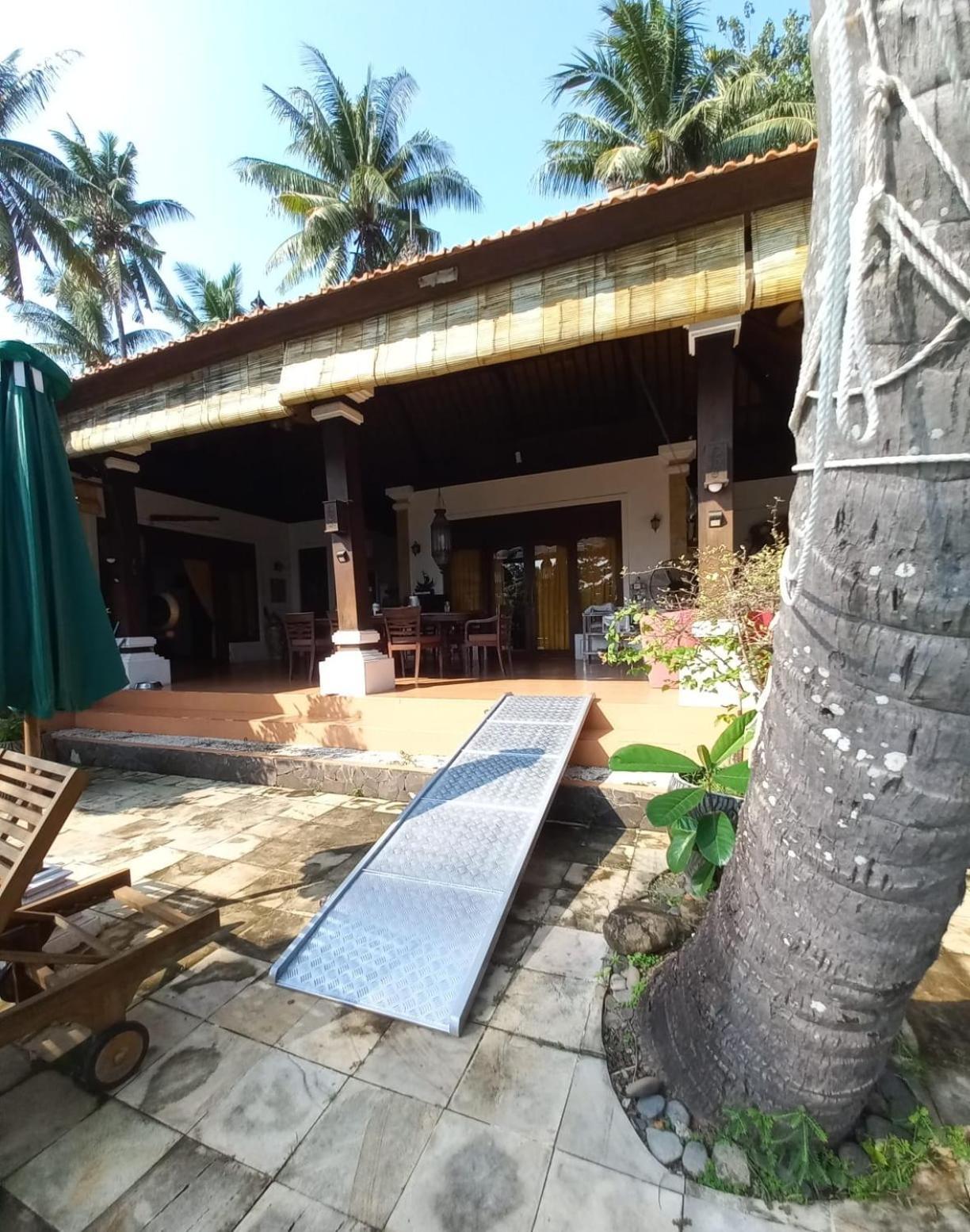 Bali North Beach B&B Tianyar Esterno foto